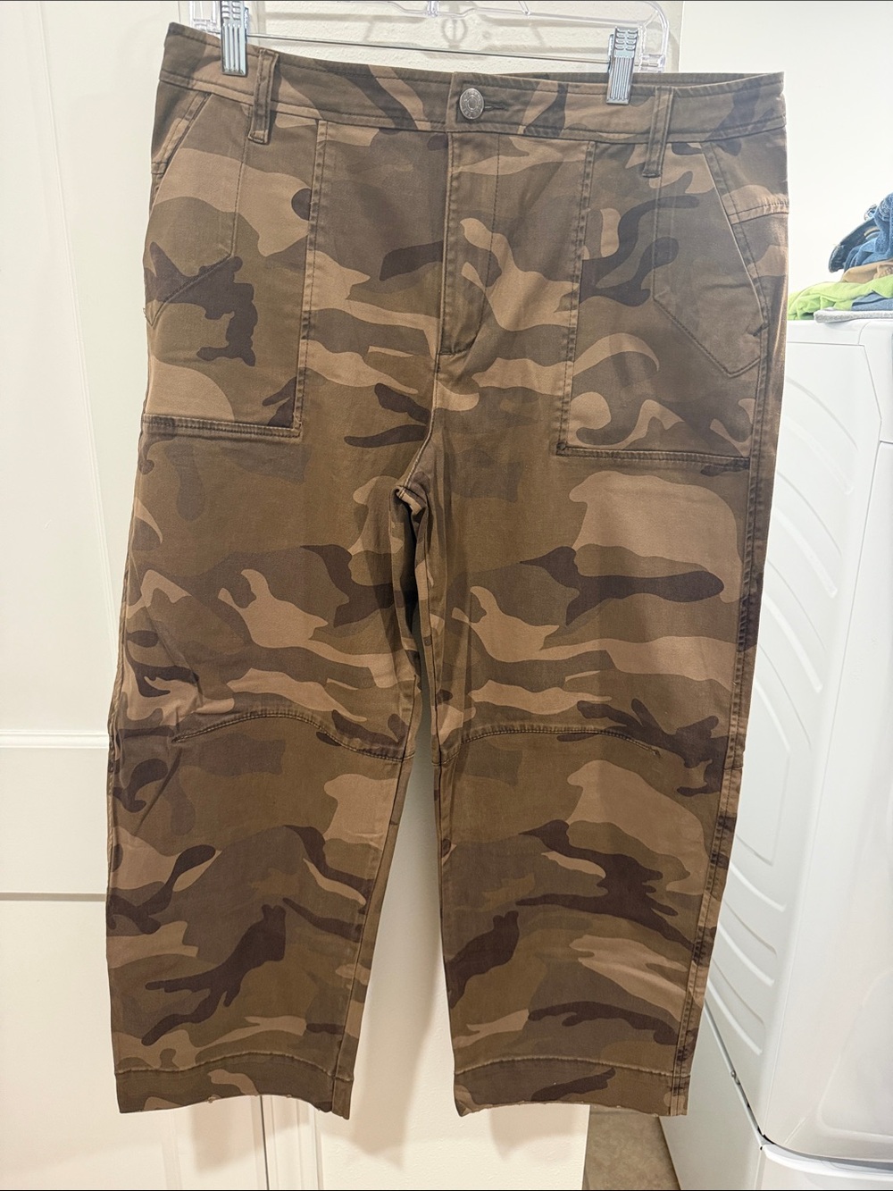 Kut from the Kloth Kids Women’s Ashton Camouflage Barrel Pants